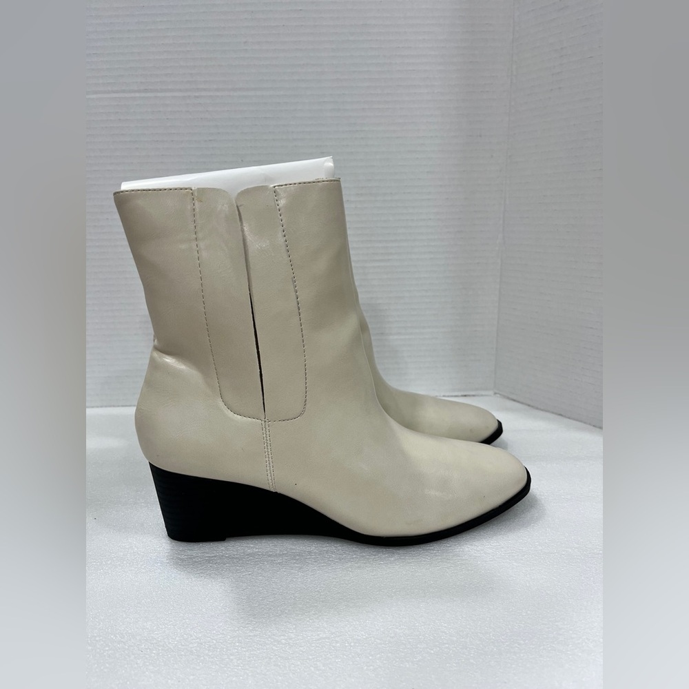 Journee Collection Womens Kylo Wedge Heel Booties. Size: 7.5 Color: Bone - Picture 3 of 8